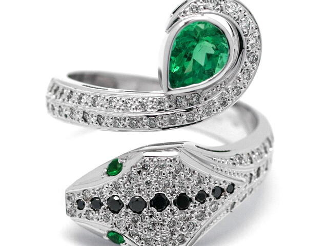 Prsten s brilianty a smaragdem